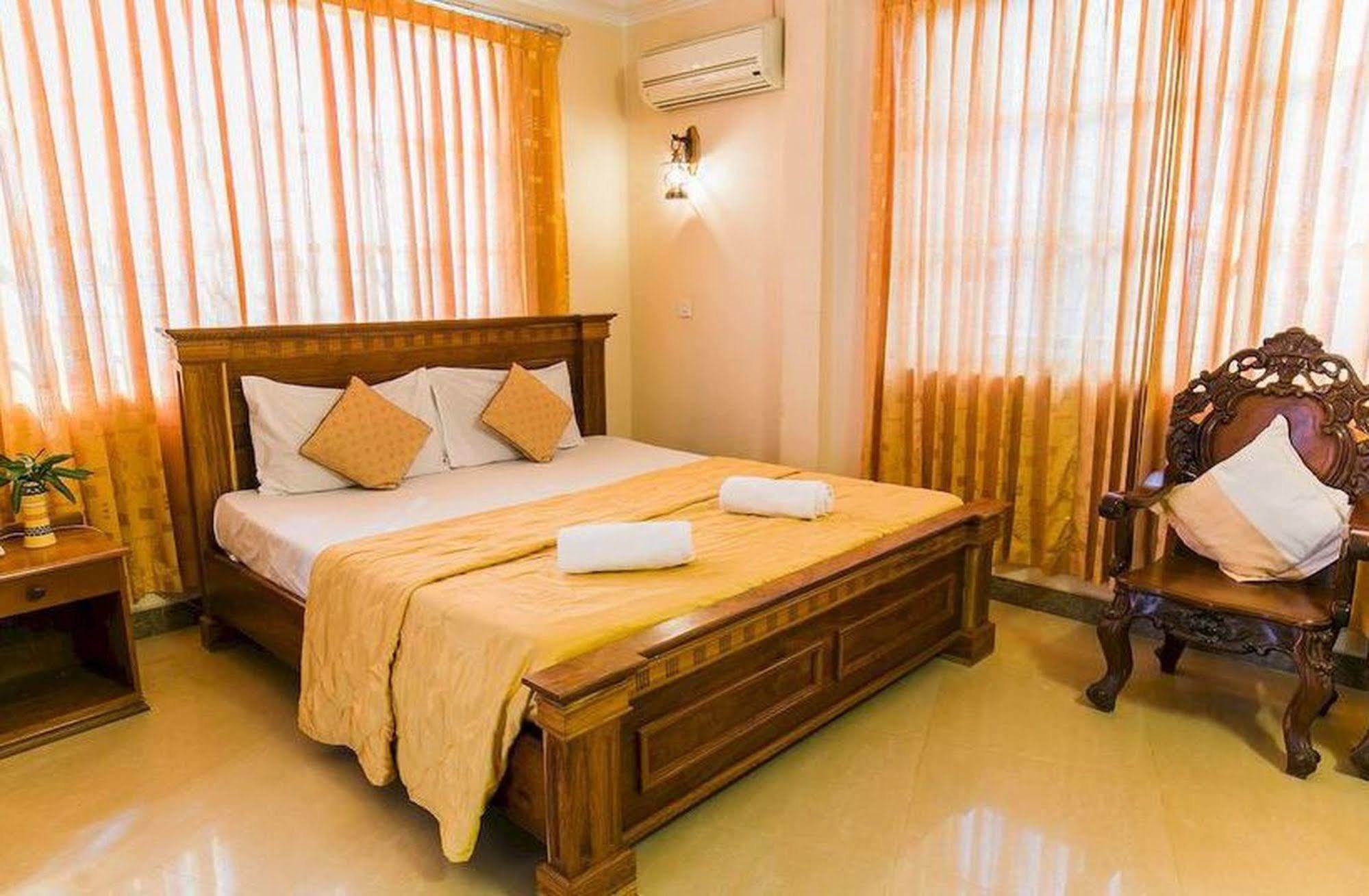 Star Hotel Battambang Exterior photo